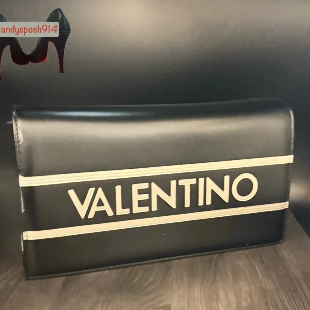 💰⬇️ VALENTINO BY MARIO VALENTINO
Large Lena Lavoro Leather Shoulder Bag - Picture 9 of 13
